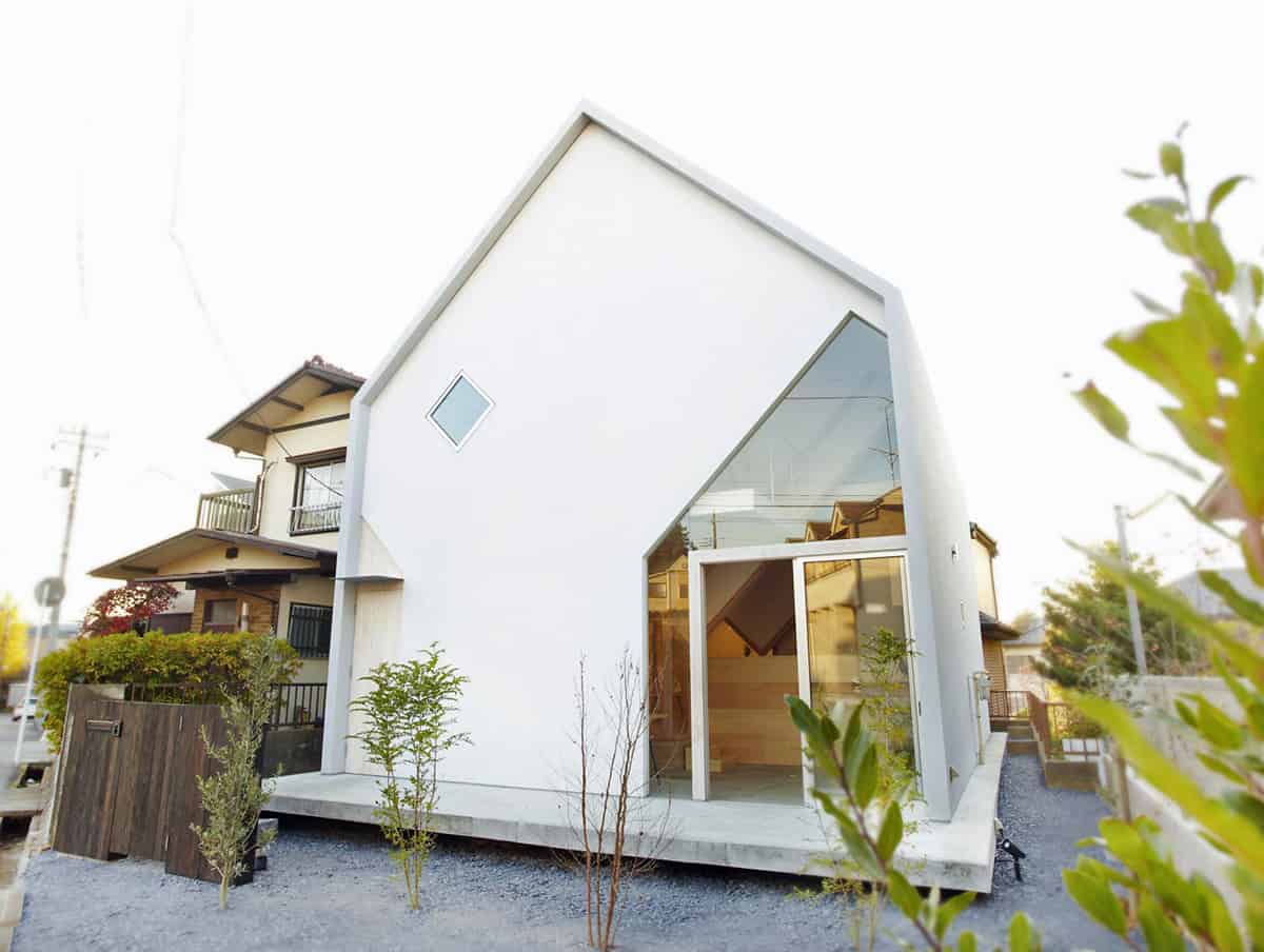 Japanese Home With Big Roof and 8 Large Y Supports